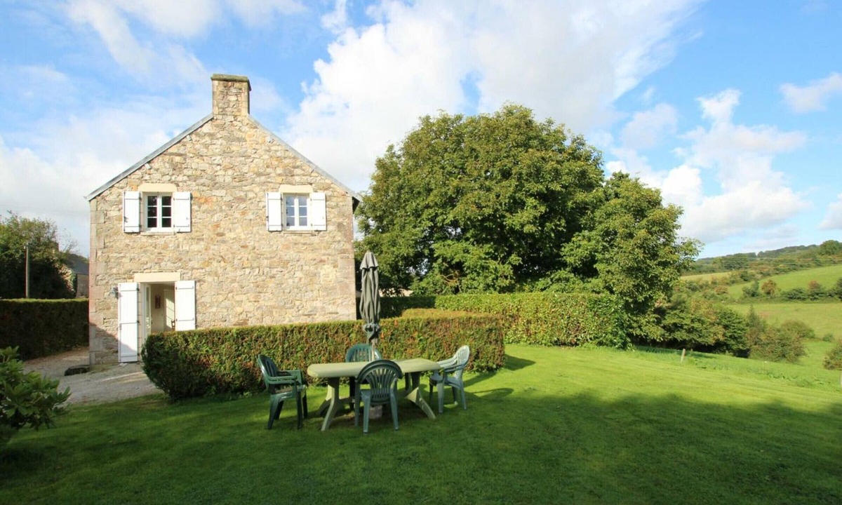 Cotentin Cottage | Charming house with fireplace, garden, pets allowed