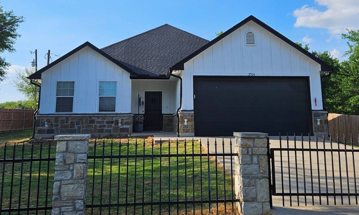 Granbury House | Charming, newer, 3 bedroom home with gated boat and watercraft parking in back.