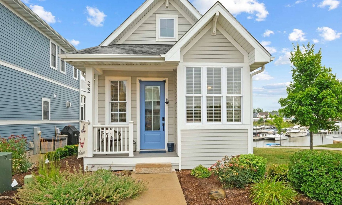 Ottawa House | Charming, pet-friendly waterfront home