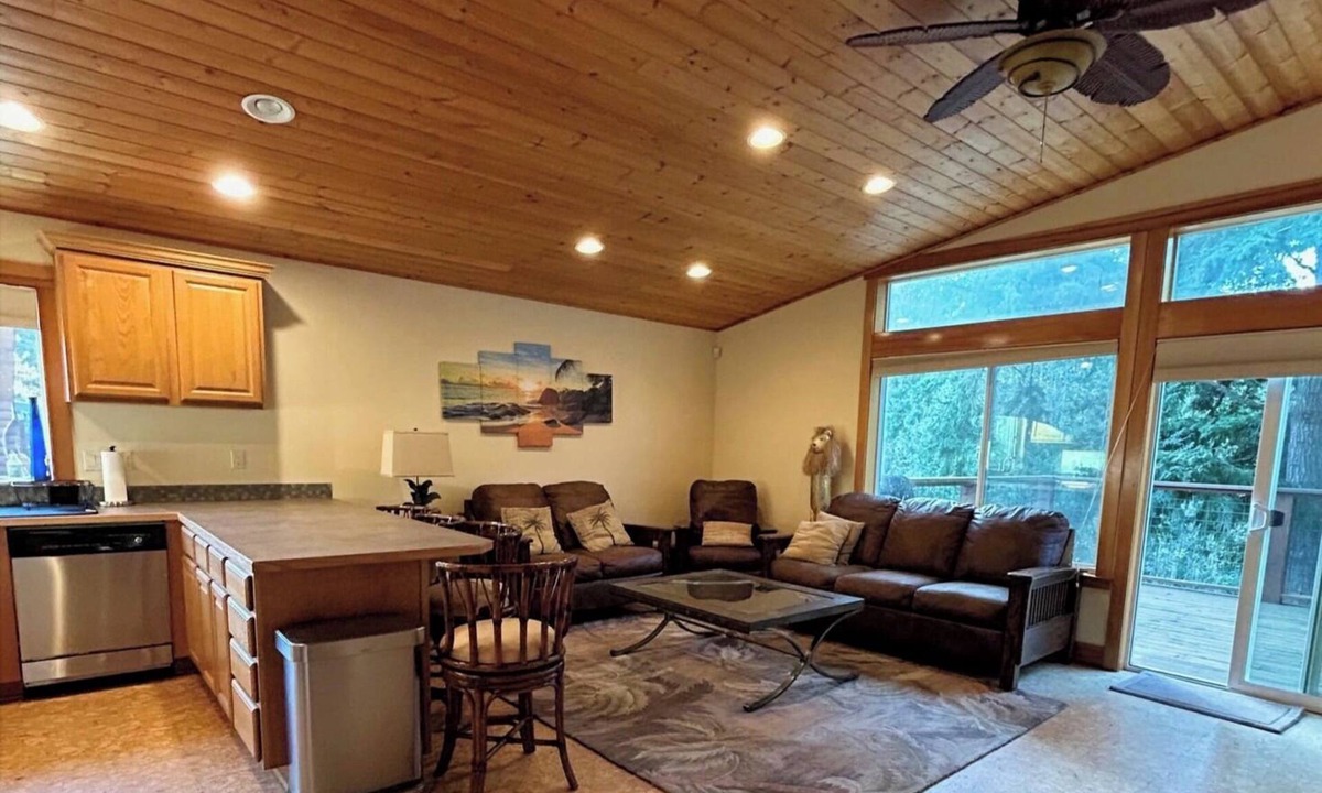 Mount Vernon Cottage | Charming Private Suburban Cottage, Serene & Cozy