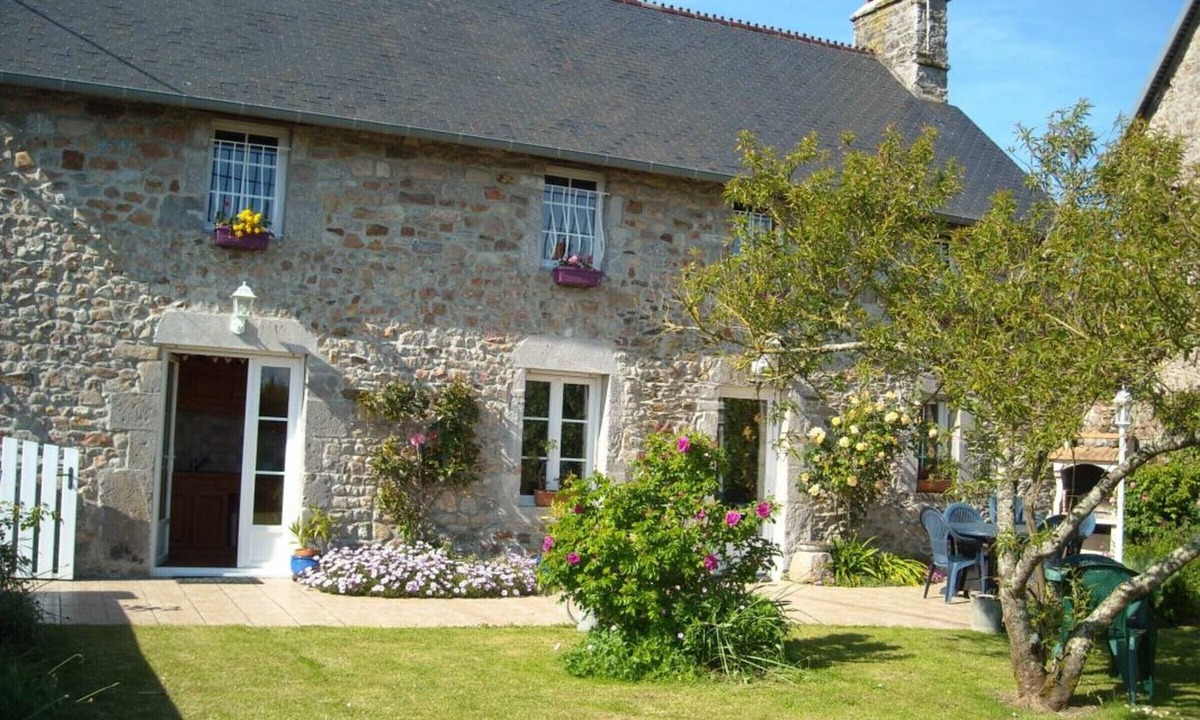 Orval Cottage | Charming stone house, enclosed garden, pets allowed