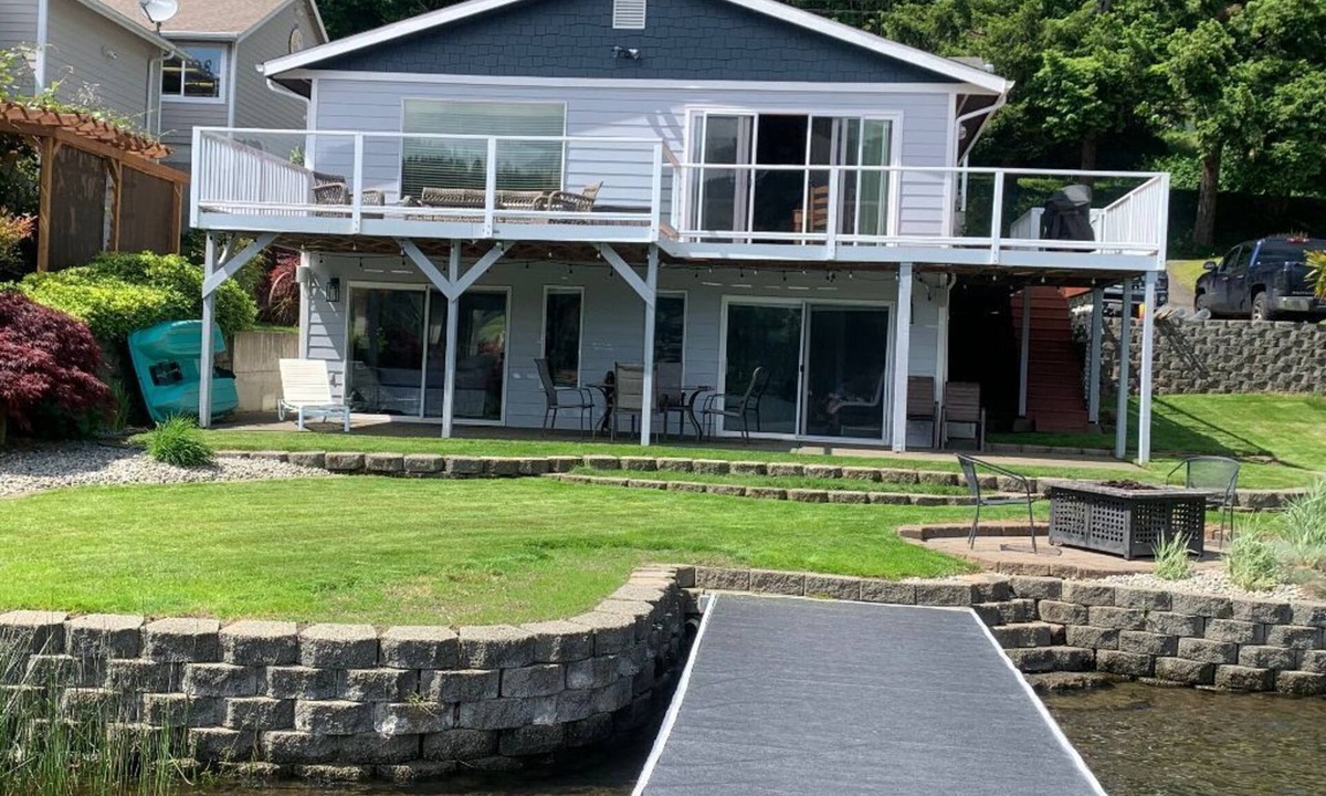 Olympia House | Charming Waterfront Home On Summit Lake