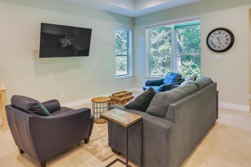 Seven Coves House | Charming Willis Hideaway < 1 Mi to Lake Conroe!