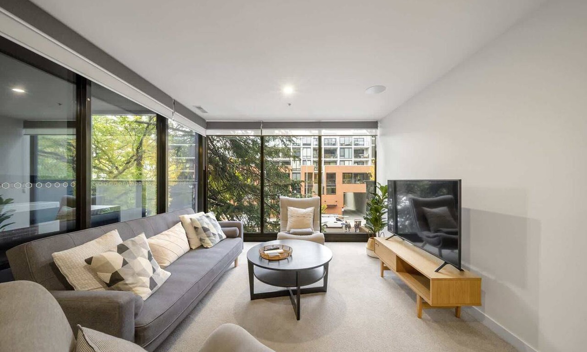 Braddon Apartment | Chic Inner-City 2-Bed Abode with Pool, Gym & Sauna