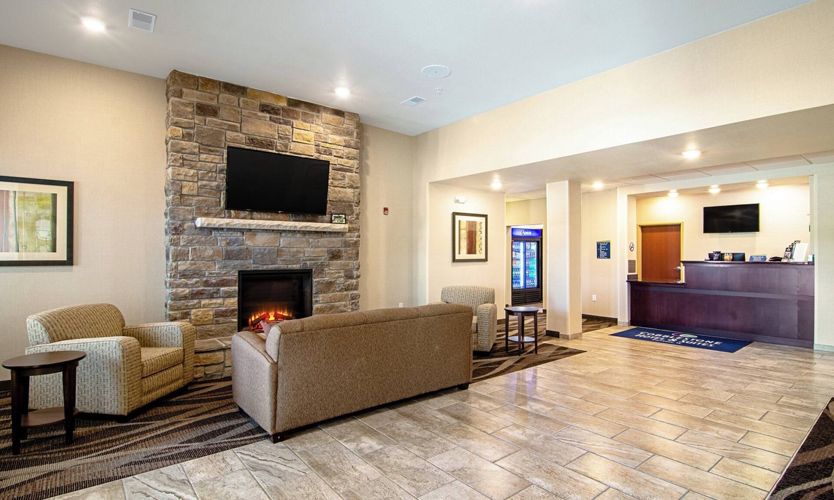 Paxton Hotel | Cobblestone Hotel & Suites - Paxton