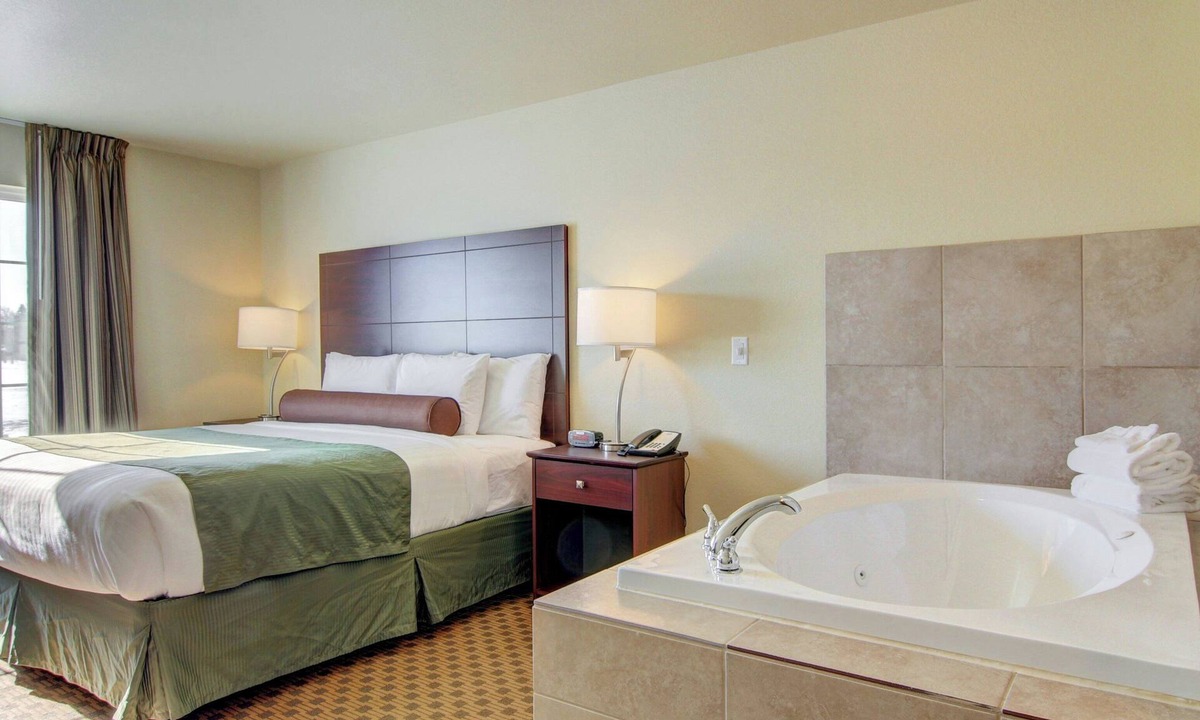 Harvey Hotel | Cobblestone Inn & Suites - Harvey