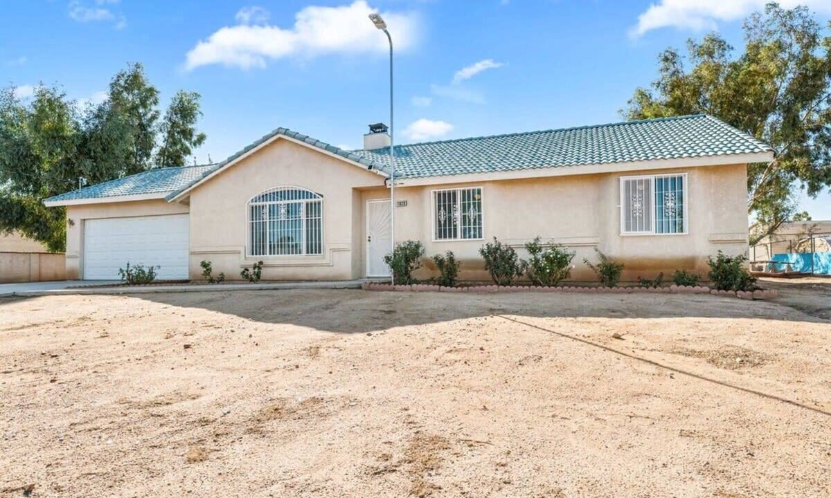 Hesperia House | Come Unwind in the High Desert!