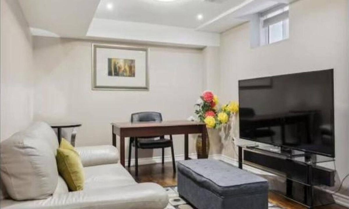 Mount Pleasant Apartment | Comfortable & Cozy 2BR Hideaway Basement Apartment