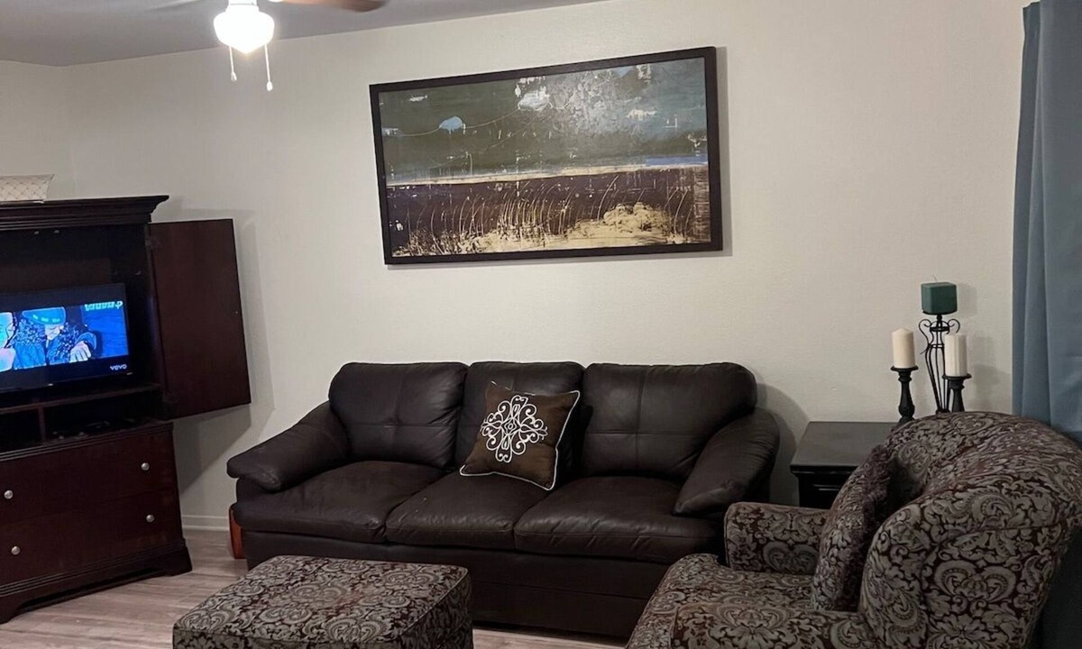 Northside Apartment | Comfortable Spacious 3 Bedroom Rural