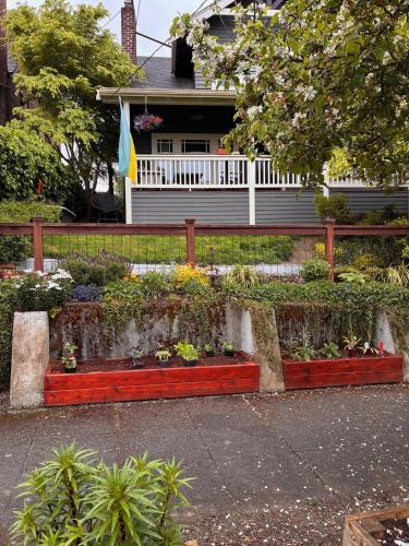 North Beacon Hill Apartment | Cool Apartment in vibrant Seattle neighborhood