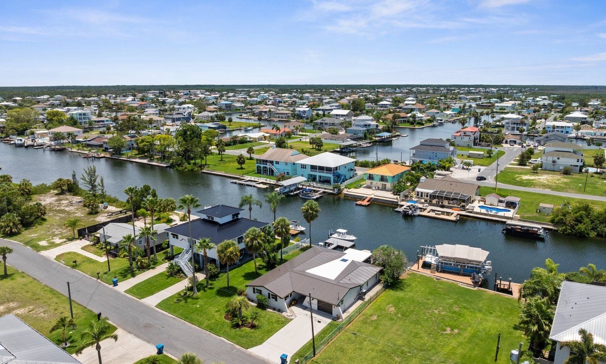 Spring Hill House | Coppertale Hernando Beach 3 Bedroom, 2 Bath Waterfront