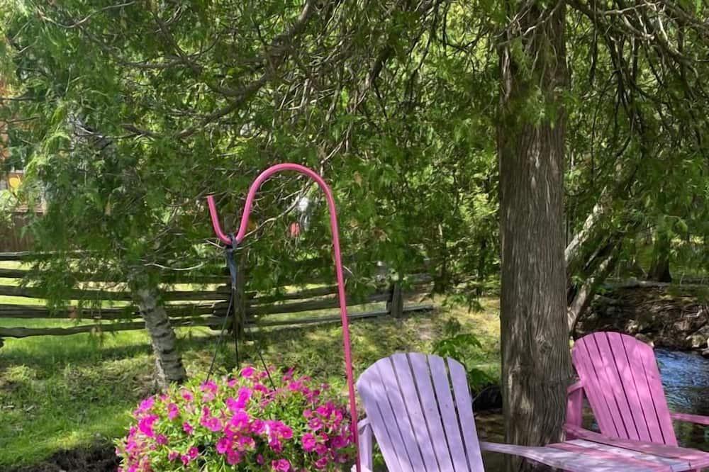 Tiny Cottage | Cozy Beachfront Cottage
