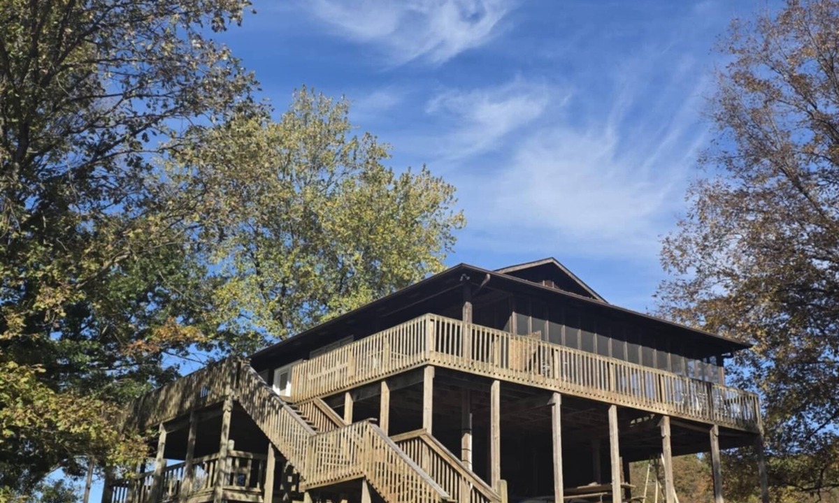 Van Buren Cabin | Cozy Riverfront Cabin on the Current River. Relax, Unwind & Explore the Ozarks