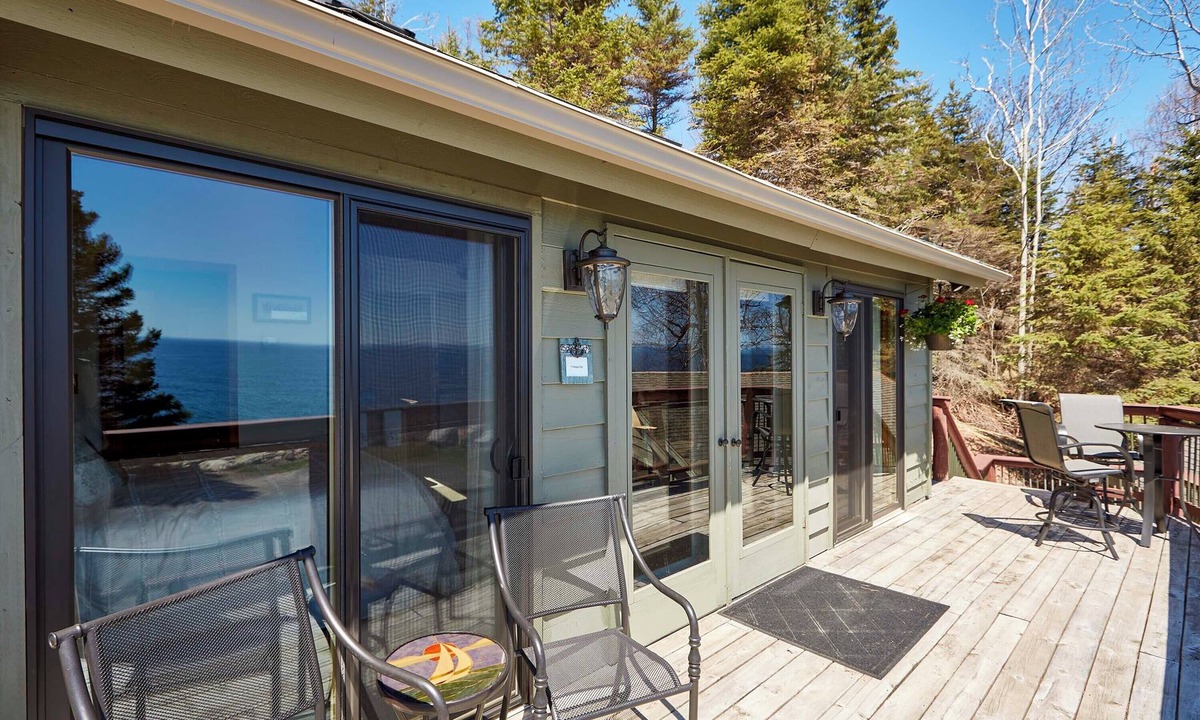 Schroeder Apartment | Cozy Schroeder Studio w/Deck on Lake Superior