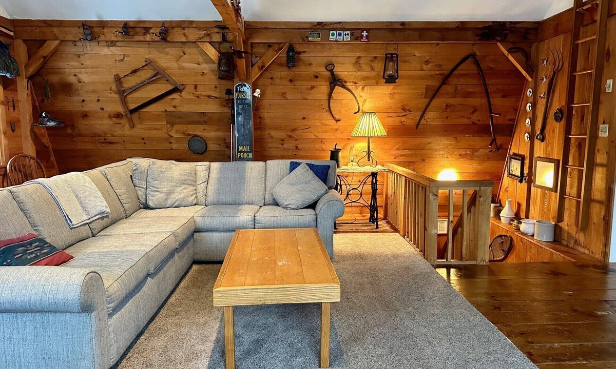 Stratton Mountain House | Cozy ski house off Stratton access road. 5-8 min to all seasons at Stratton!