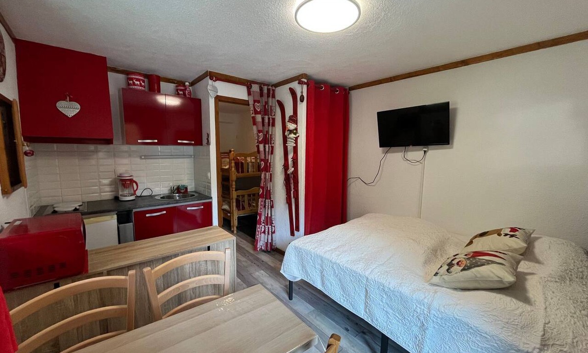 Chatel Apartment | Cozy studio in Châtel for 4 people, south-west facing balcony
