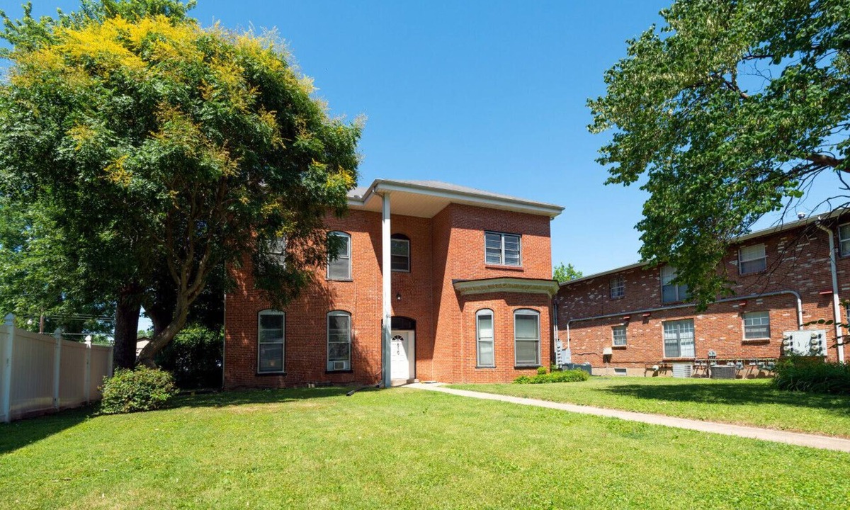 St. Charles Historic District Apartment | Cozy Studio Oasis Blocks from Main Street