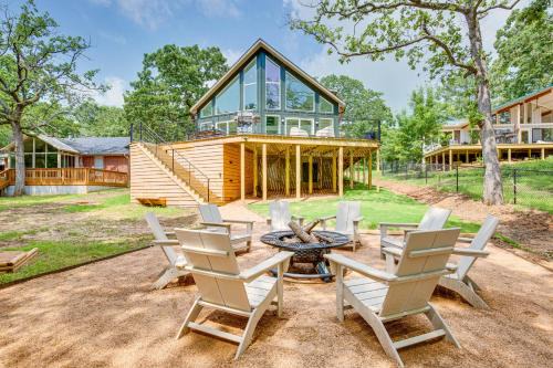 Malakoff House | Dock & Fire Pit: Cedar Creek Lakefront Retreat!