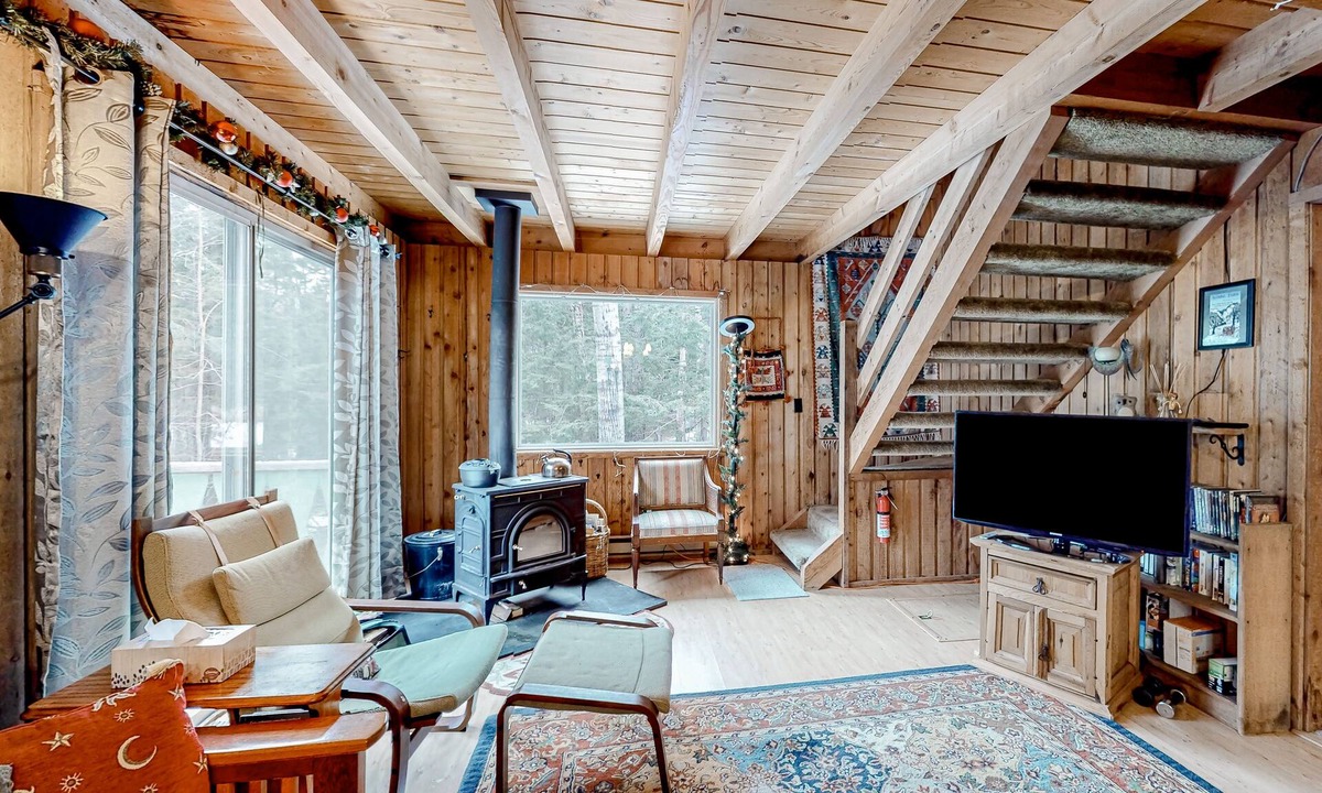 Wilmington House | Dog-friendly home with woodstove & W/D - next to golf course and near skiing