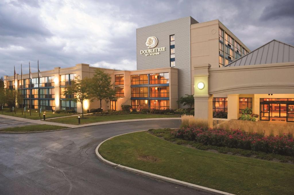 Arlington Heights Hotel | DoubleTree by Hilton Chicago - Arlington Heights