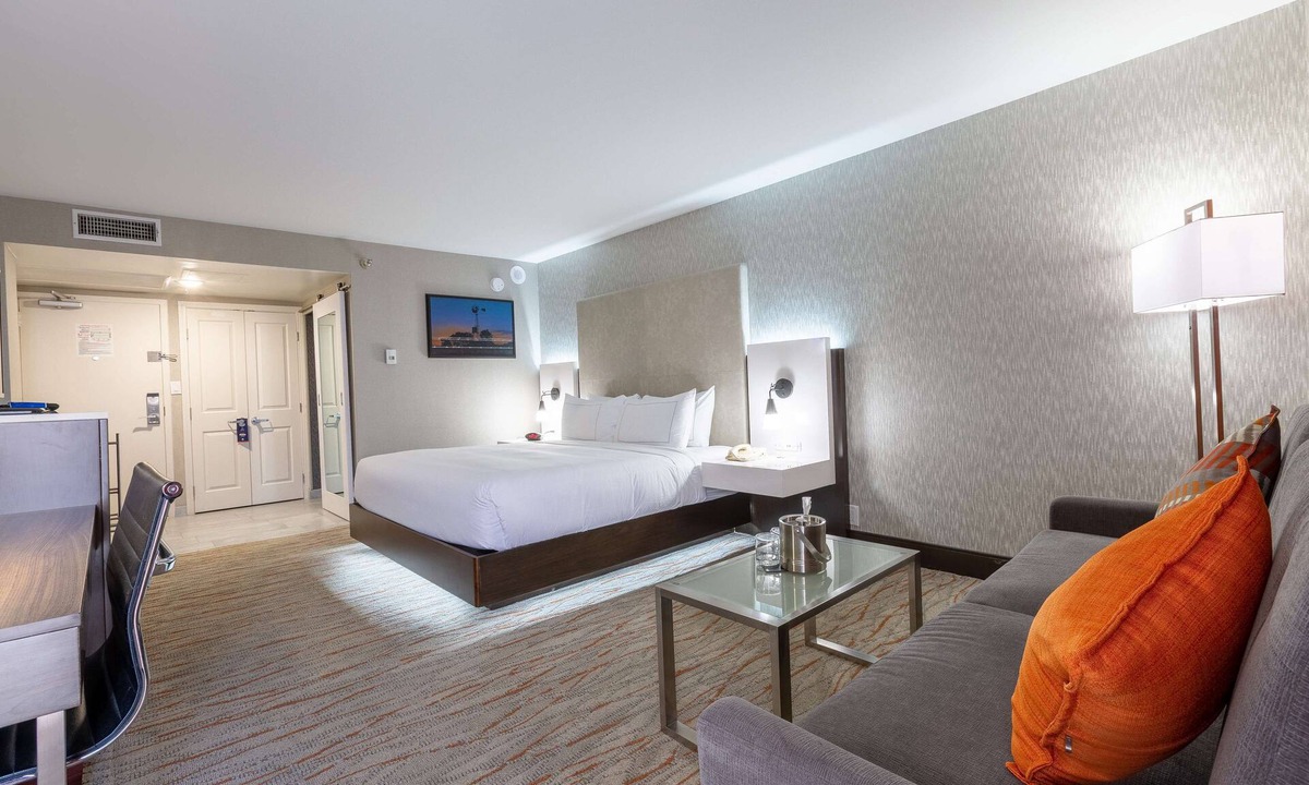 Richardson Hotel | DoubleTree by Hilton Dallas - Richardson