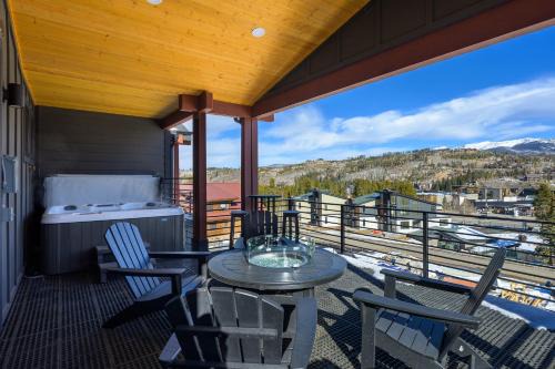 Winter Park House | Downtown WP Villa 145 I Private Hot Tub I Great Views I Bunk Room I Activity Program