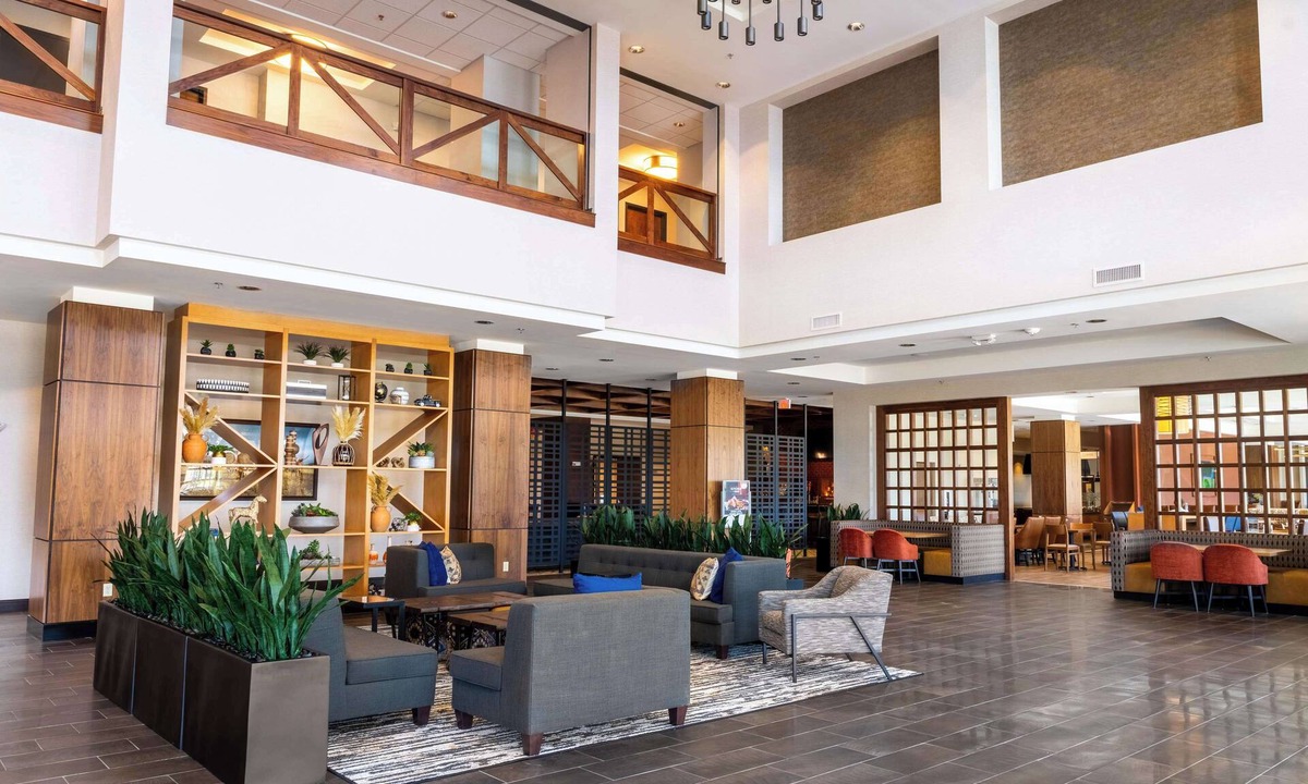 Central Arlington Hotel | Drury Plaza Hotel Dallas Arlington