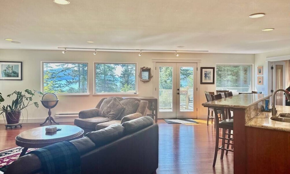 Eastsound House | Eastsound Overlook - NEW LISTING/SALISH VIEWS/WALK TO TOWN!