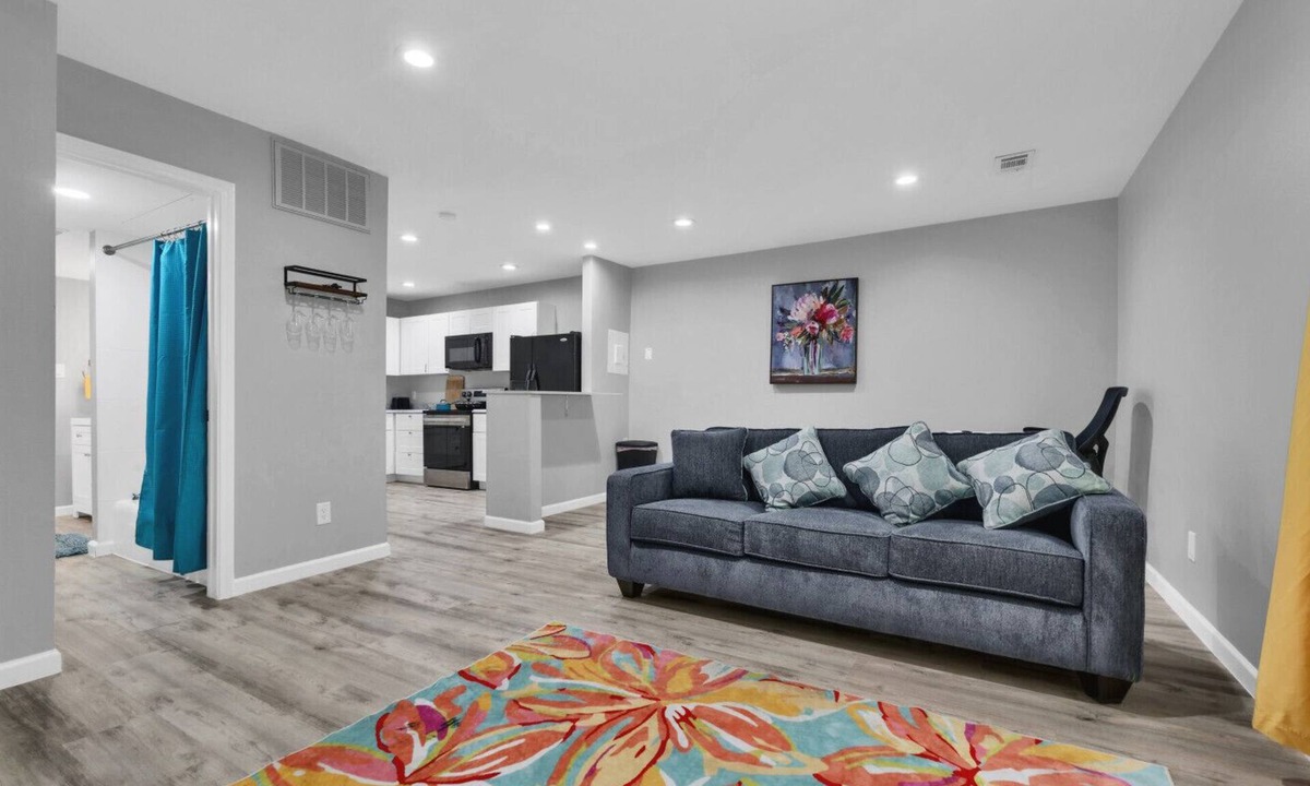West Arlington Apartment | Easygoing 1BR Retreat near Dining and Fun Spots