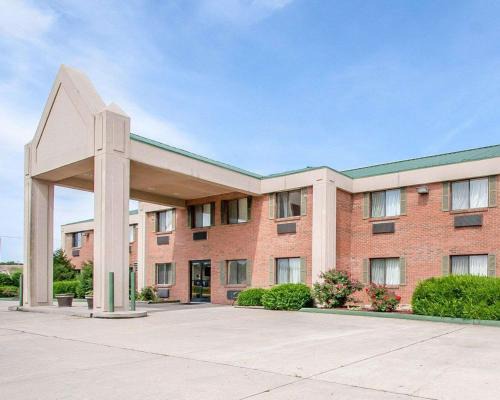 Dexter Cabin | Econo Lodge Dexter