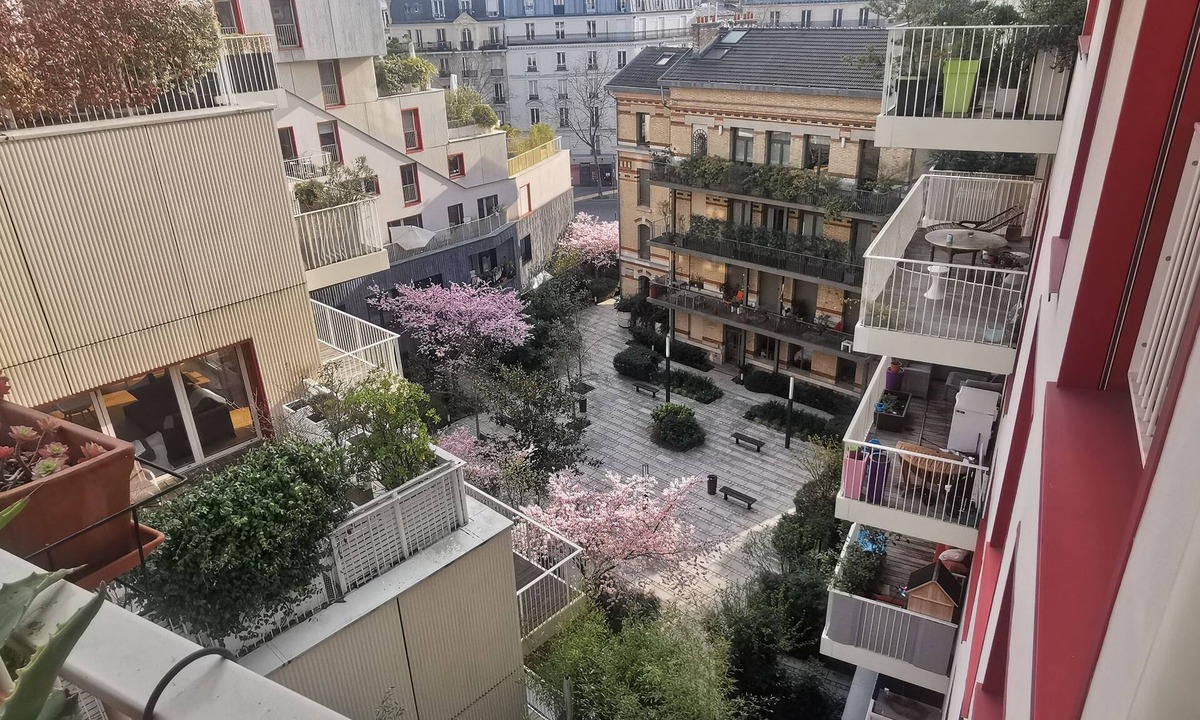 Batignolles Apartment | EIFFEL SIGHTSEEING FOR 2 WITH CAR OPTION