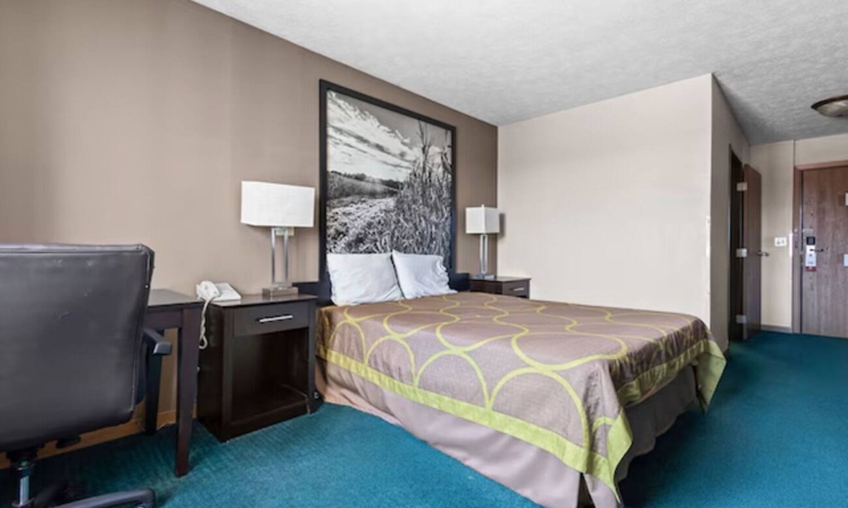 El Paso Hotel | El Paso Cozy King Haven, Clean Comfort & Easy Access | Free Parking
