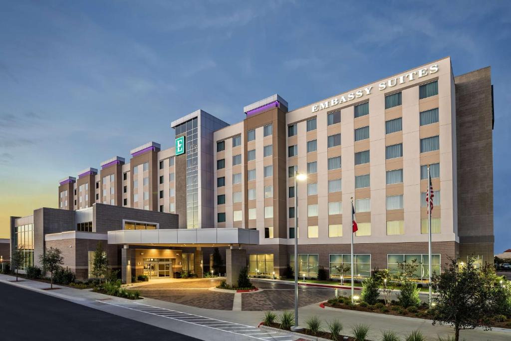 College Station Hotel | Embassy Suites By Hilton College Station