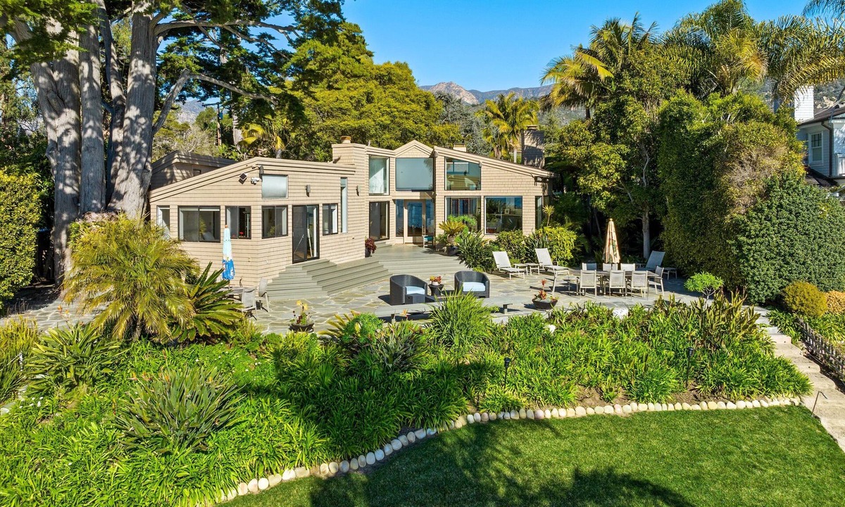 Toro Canyon House | Exclusive Beachfront Compound