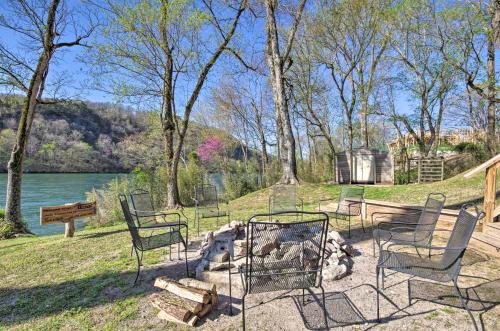 Cotter House | Expansive Cotter Cabin on White River w/Deck!