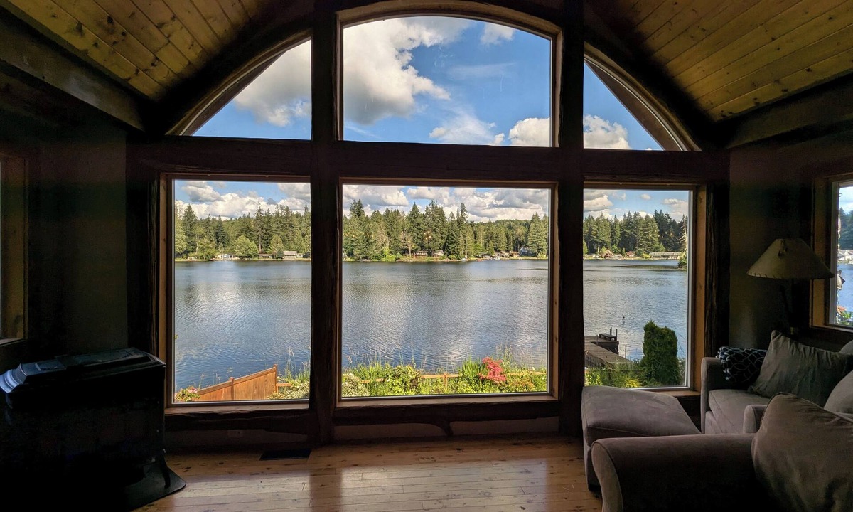 McKenna House | Experience upscale cabin living at Wolf Lodge our rustic, lakeside retreat!