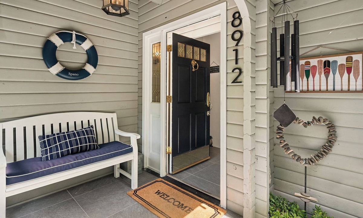 Vashon Island House | Experience Waterfront Luxury on the Burton Peninsula, Vashon Island