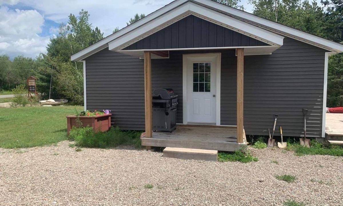 Weslemkoon Cottage | Fallsview Escape