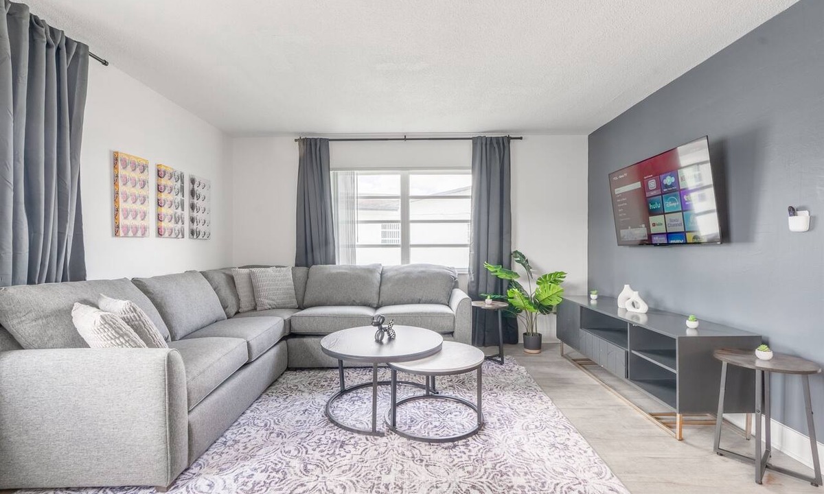 Survey Creek Apartment | Family-Friendly Condo– Sleeps 11 - Palm Wave Stays