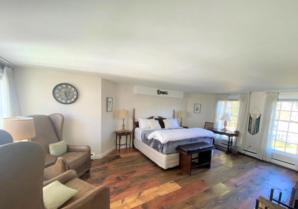 West Dover House | Farmhouse 1 - Farm Road Estate - 3 mi to Mt Snow