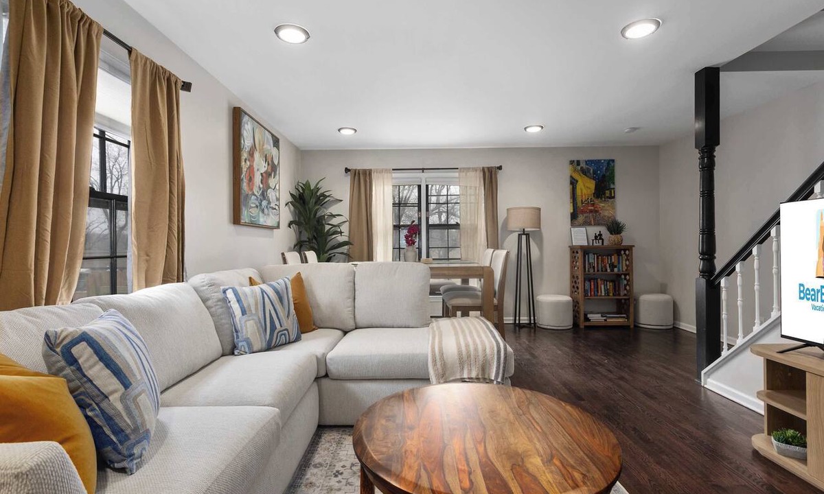 Independence House | MAJOR INTERNATIONAL SPORTING EVENT READY! 12Mins to GEHA Sleeps 8 KingBeds