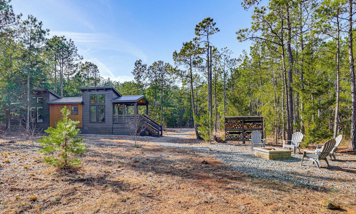 Linden House | Fire Pit, Deck! Modern Tiny Home in Piney Woods