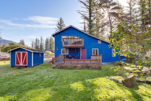 Gold Bar House | Fire Pit + Mountain Views: Outdoorsy PNW Escape
