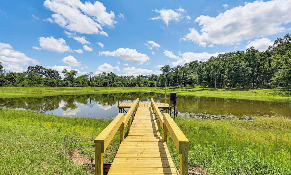 Malakoff Cabin | Fish On-Site! 35-Acre Escape Near Cedar Creek Lake