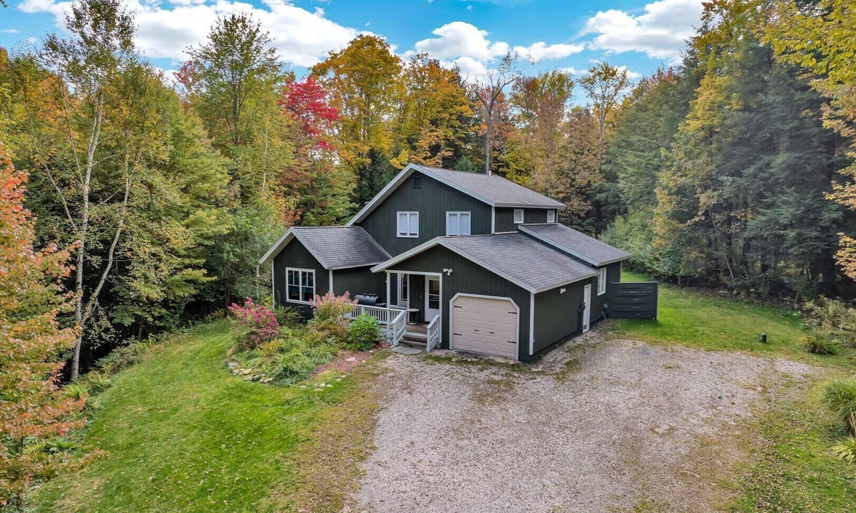 Quechee House | Fitness/GameRm Dog-Friendly - Cottage in the Woods