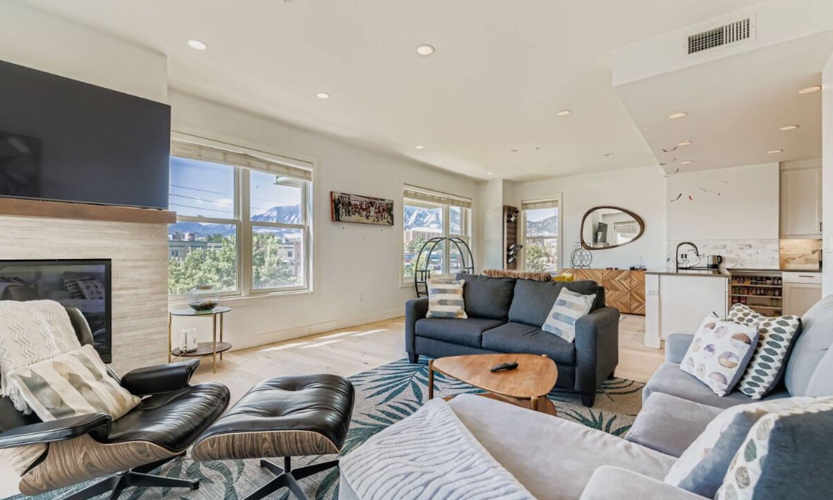 Central Boulder House | Flatiron View 2BR with Rooftop Pool