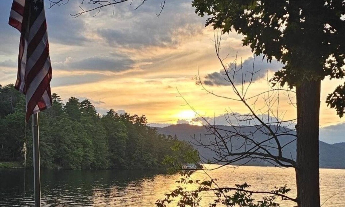 Lake George House | Float through your summer vaca on the lake in your 4 bed lakeside home.