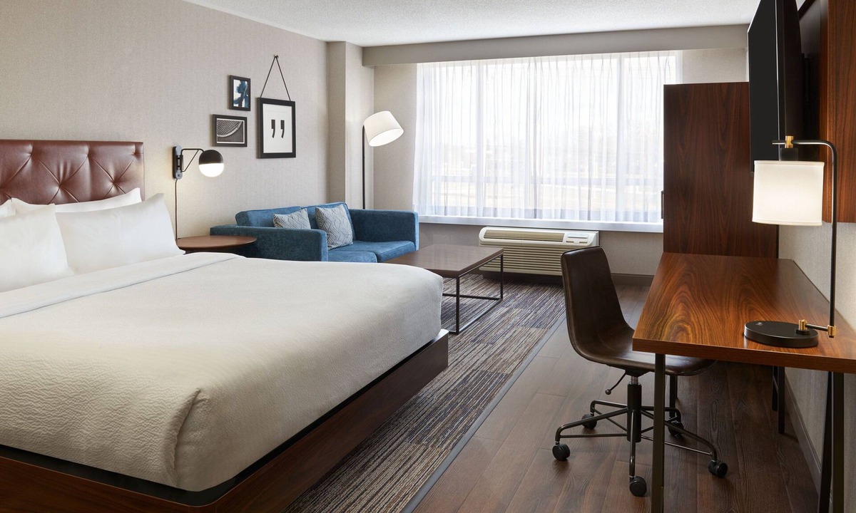 Point Edward Hotel | Four Points by Sheraton Point Edward Sarnia