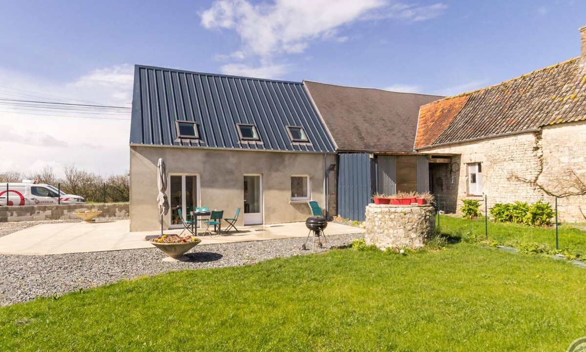 Vierville Cottage | Cozy House near Utah Beach, Pets Allowed