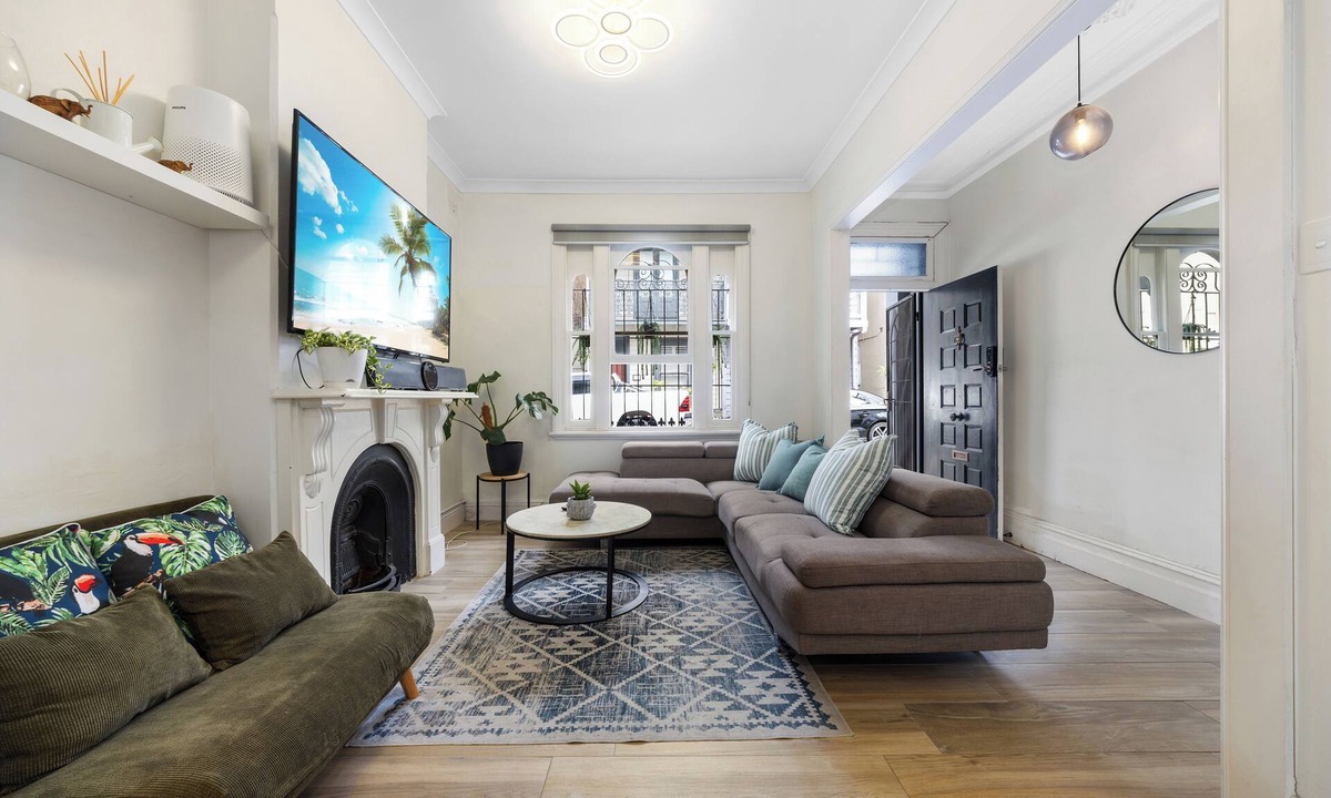 Ultimo House | Fresh Green 4BR3BA Harborside Retreat by Palm&Vine